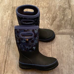 Bogs Blue and Black Camo Rain Boots